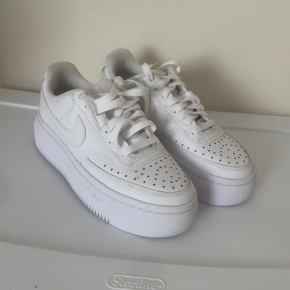 WOMENS NIKE SIZE USA 7